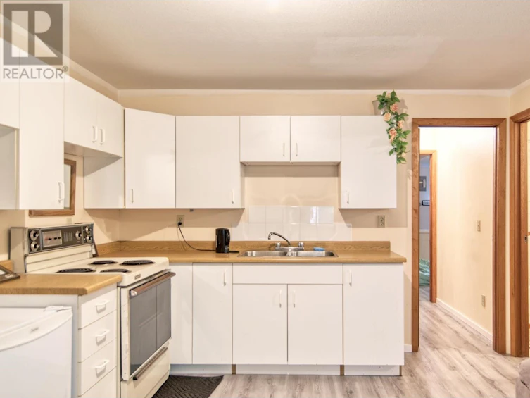 6377 North Gale Avenue, Sechelt, BC, V7Z 0P7 - 30