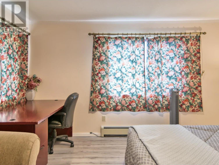 6377 North Gale Avenue, Sechelt, BC, V7Z 0P7 - 32