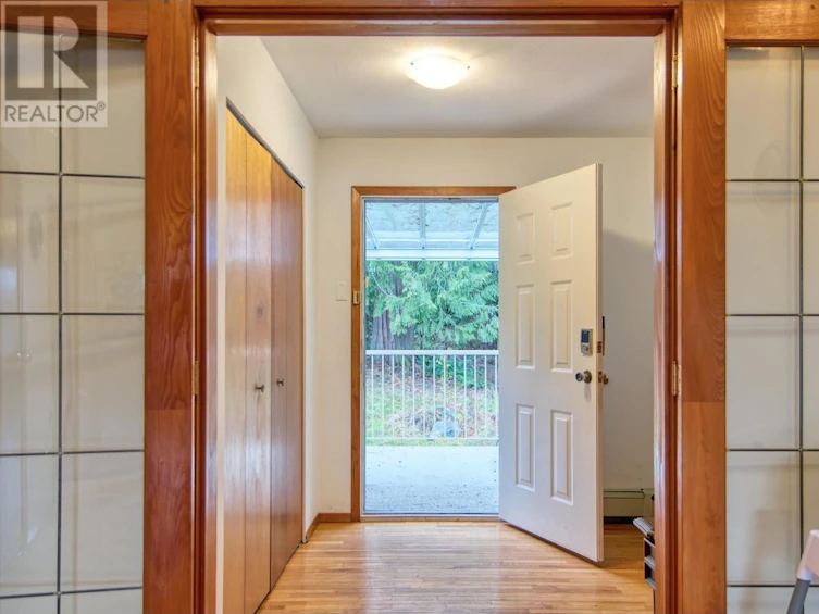 6377 North Gale Avenue, Sechelt, BC, V7Z 0P7 - 10