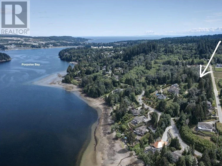 6377 North Gale Avenue, Sechelt, BC, V7Z 0P7 - 11