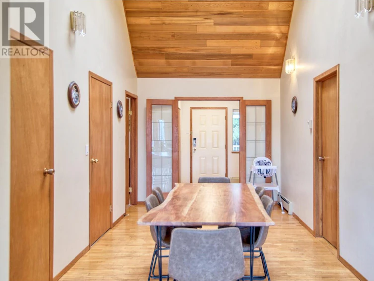 6377 North Gale Avenue, Sechelt, BC, V7Z 0P7 - 12