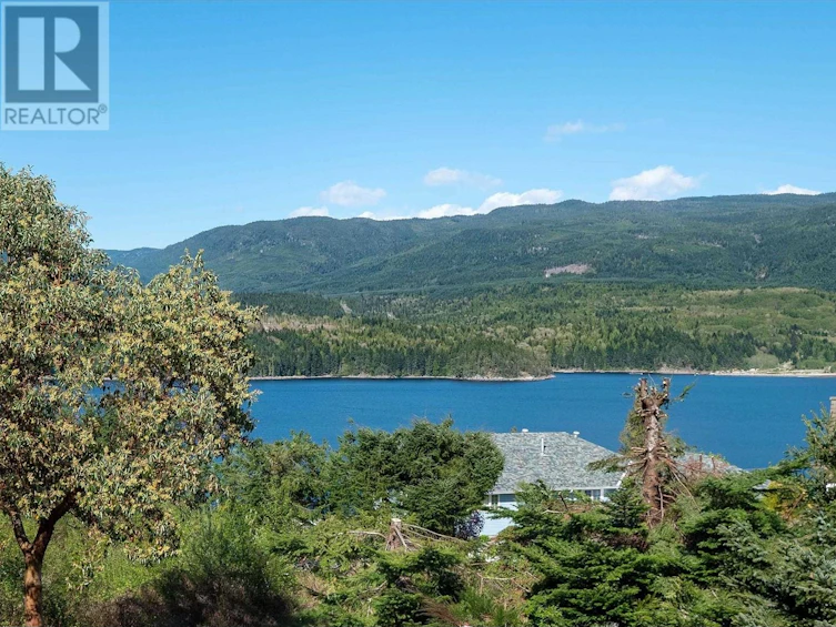 6377 North Gale Avenue, Sechelt, BC, V7Z 0P7 - 6