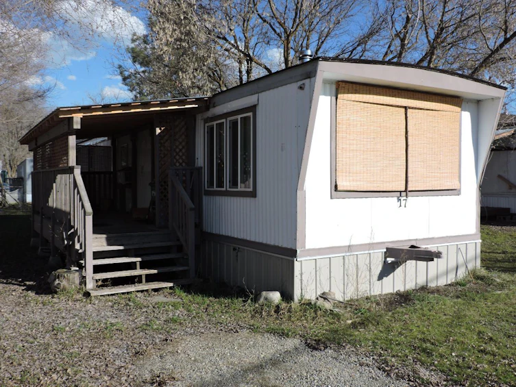 17-925 Thirteenth Avenue, Midway, BC, V0H 1M0