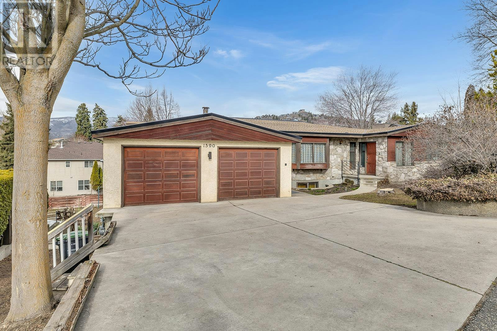 1590 Willow Crescent, Kelowna, BC, V1Y 4K3