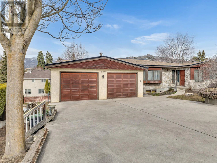1590 Willow Crescent, Kelowna, BC, V1Y 4K3