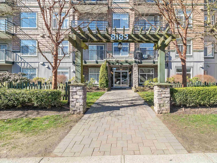 120-8183 121a, Surrey, BC, V3W 1S7