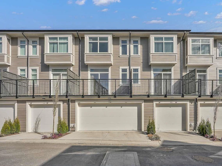 82-14151 58a, Surrey, BC, V3X 0L1