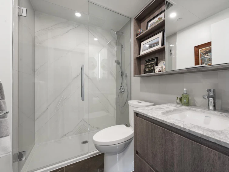 309-15165 Thrift, Surrey, BC, V4B 0C1 - 15