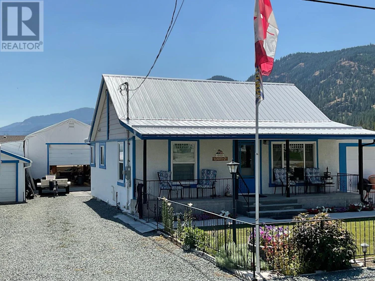 324 Hartland Avenue, Midway, BC, V0H 1M0