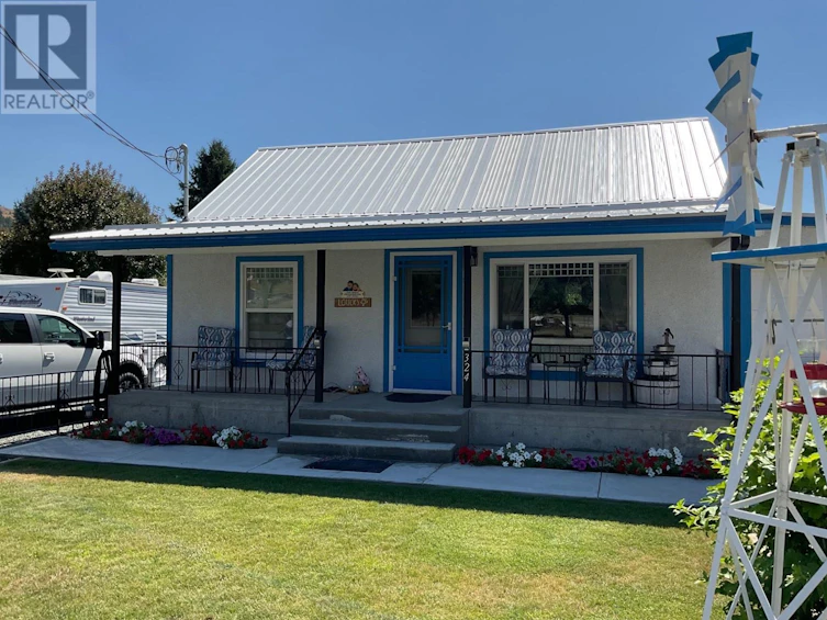 324 Hartland Avenue, Midway, BC, V0H 1M0 - 3