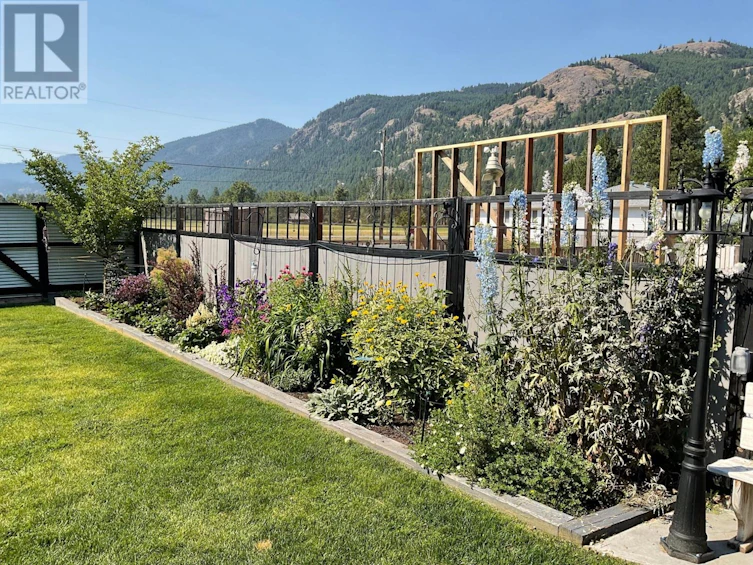 324 Hartland Avenue, Midway, BC, V0H 1M0 - 16