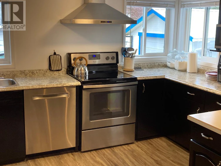 324 Hartland Avenue, Midway, BC, V0H 1M0 - 39