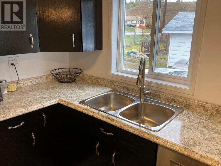 324 Hartland Avenue, Midway, BC, V0H 1M0 - 43