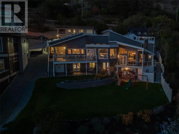 5142 Robinson Place, Peachland, BC, V0H 1X1 - 5
