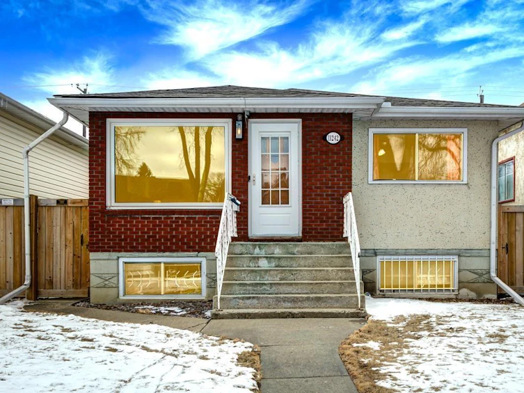 11242 90 Street NW, Edmonton, AB, T5B 3X3