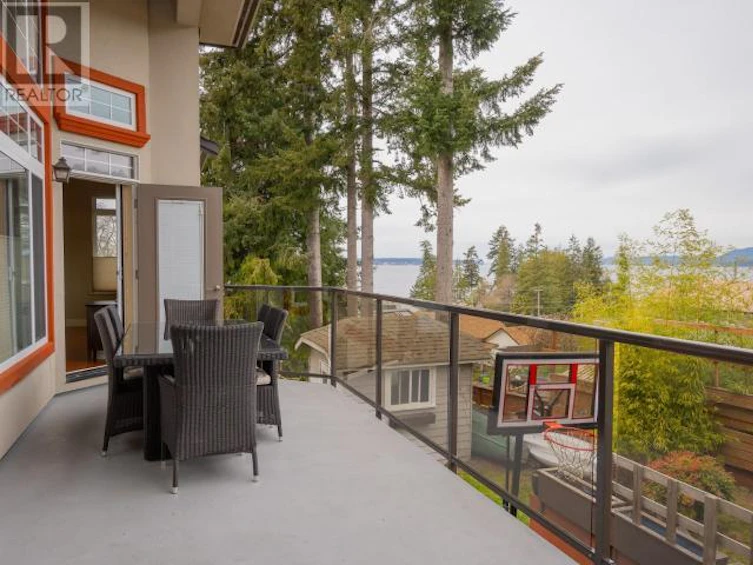 6929 Retaskit Court, Powell River, BC, V8A 5T2 - 11