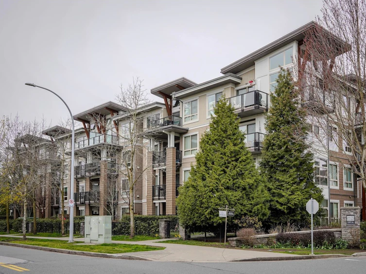 317-6688 120, Surrey, BC, V3W 1T8