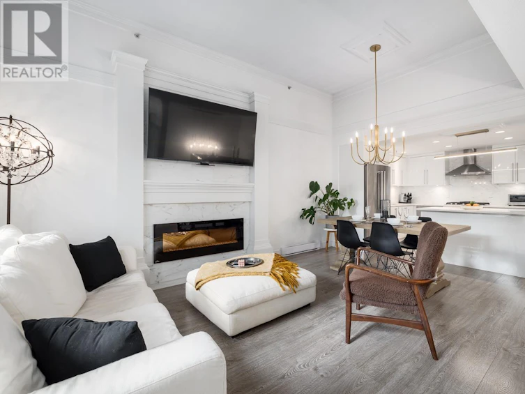 2J-1033 Marinaside Crescent, Vancouver, BC, V6Z 3A3