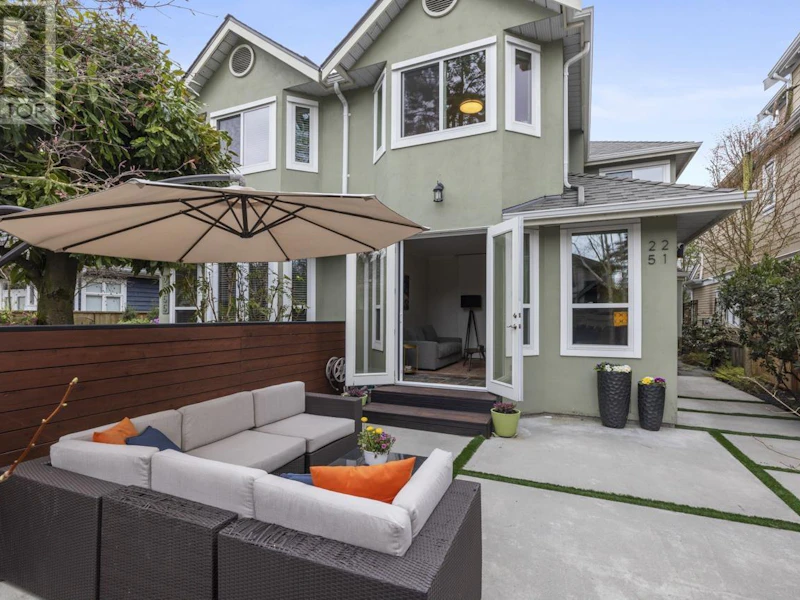 2251 W 15th Avenue, Vancouver BC V6K 2Y6