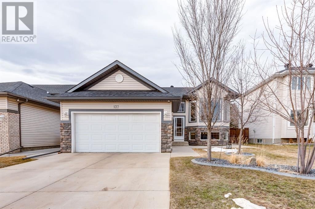 137 Oakmere Point, Chestermere, AB, T1X 1M8