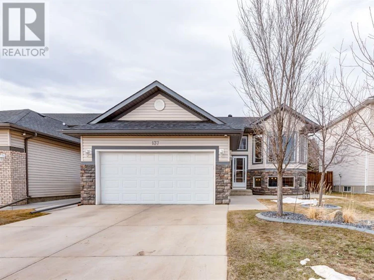 137 Oakmere Point, Chestermere, AB, T1X 1M8