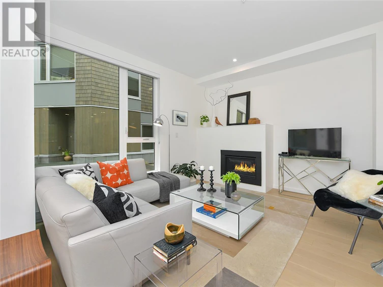 119-1720 Fairfield Road, Victoria, BC, V8S 1G3