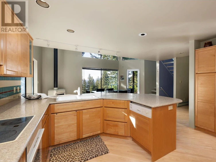 225 Mountain Drive, West Vancouver, BC, V0N 2E0 - 10