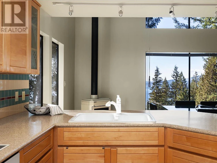 225 Mountain Drive, West Vancouver, BC, V0N 2E0 - 11