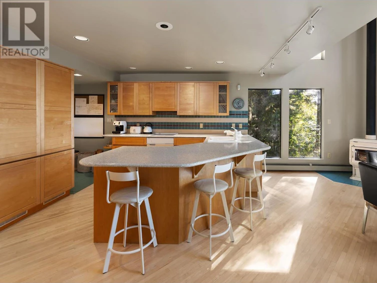 225 Mountain Drive, West Vancouver, BC, V0N 2E0 - 6