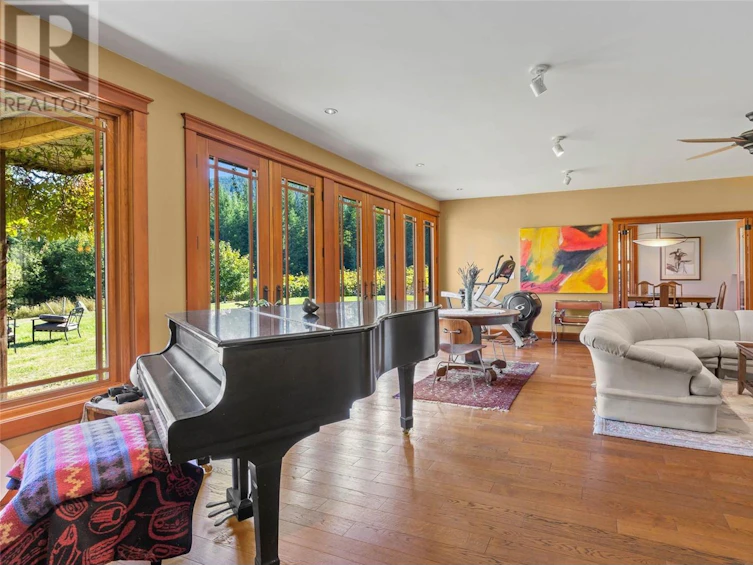 3832 Pakka Road, Sorrento, BC, V0E 2W0 - 11
