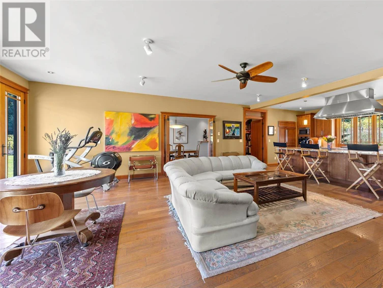3832 Pakka Road, Sorrento, BC, V0E 2W0 - 12