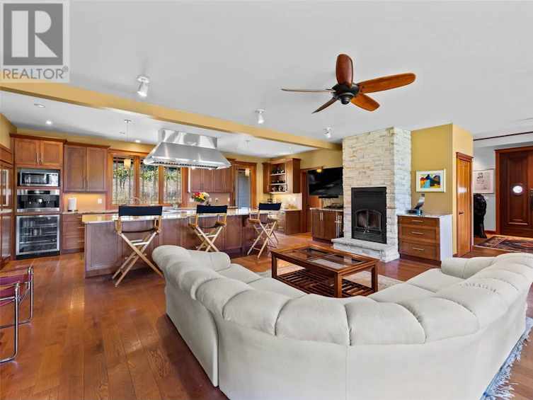 3832 Pakka Road, Sorrento, BC, V0E 2W0 - 15