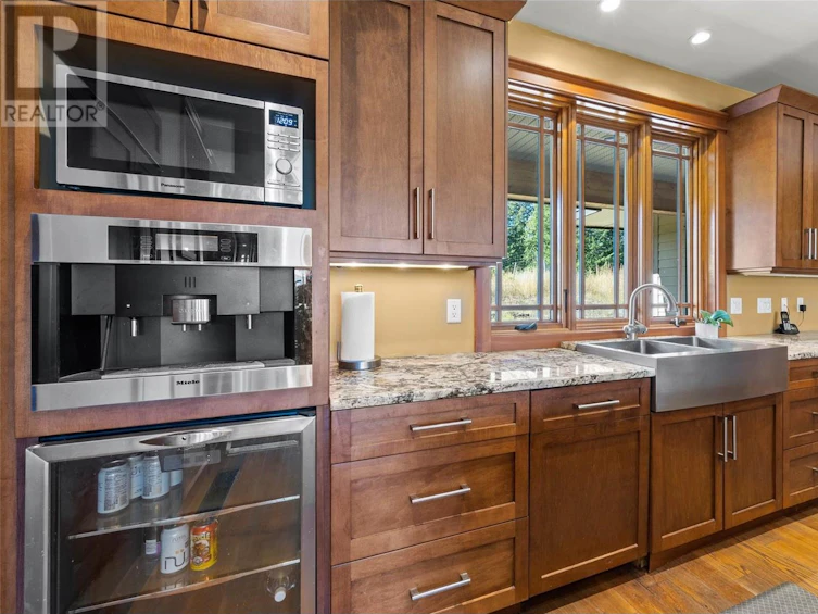 3832 Pakka Road, Sorrento, BC, V0E 2W0 - 20