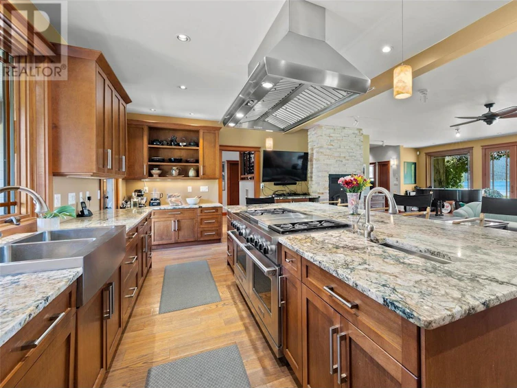 3832 Pakka Road, Sorrento, BC, V0E 2W0 - 21