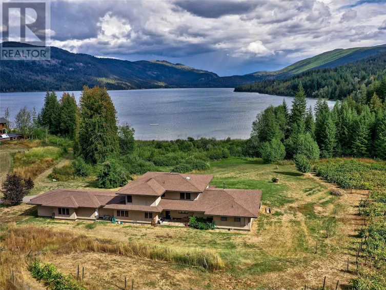 3832 Pakka Road, Sorrento, BC, V0E 2W0 - 3