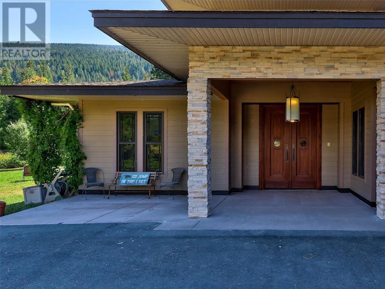 3832 Pakka Road, Sorrento, BC, V0E 2W0 - 8