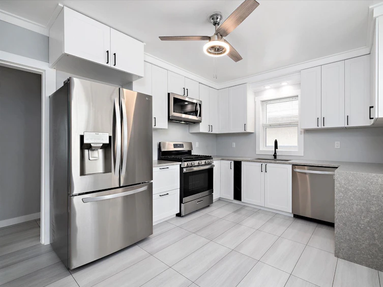 11338 111 Avenue NW, Edmonton, AB, T5G 0C9