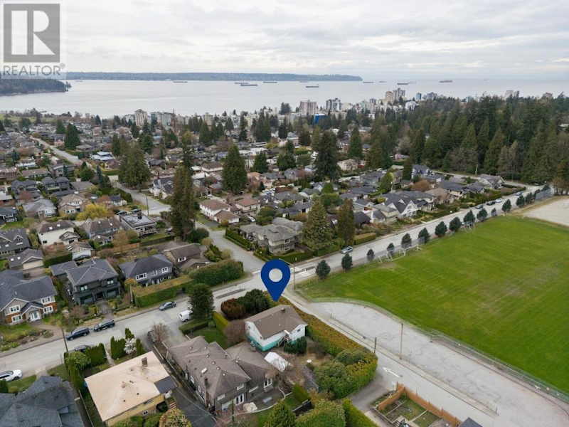 1195 Kings Avenue, West Vancouver BC V7T 2C2