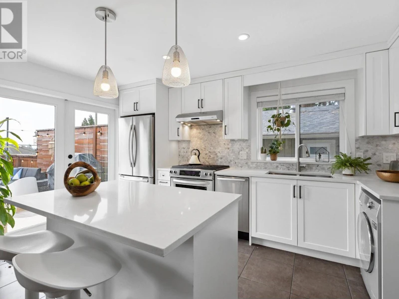 249 E 27th Street, North Vancouver BC V7N 1B7