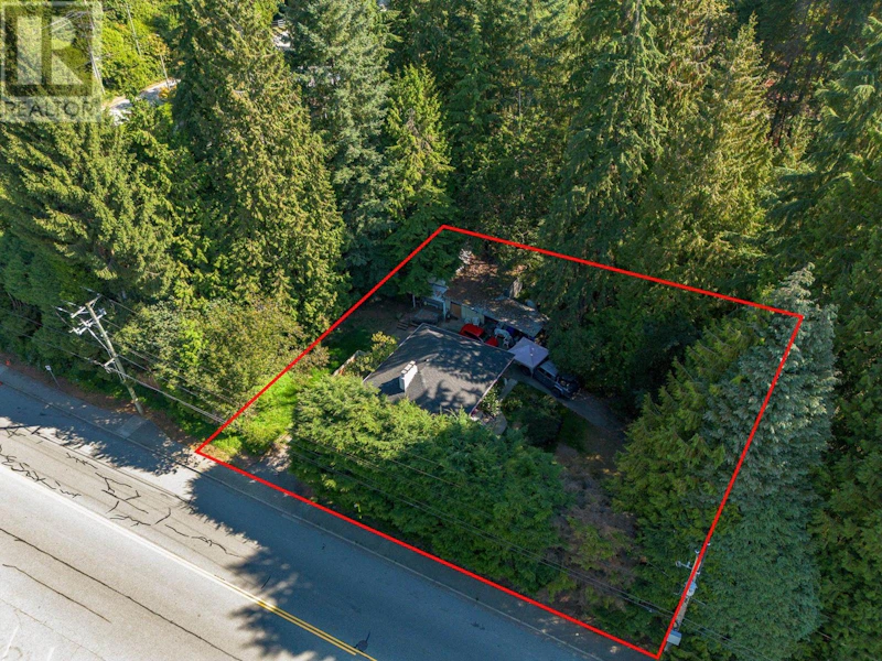 698 W Kings Road, North Vancouver BC