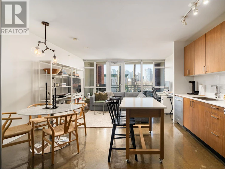 303-221 Union Street, Vancouver, BC, V6A 0B4