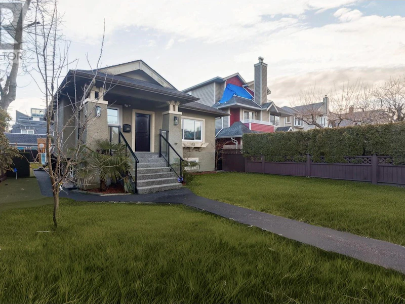 3226 W 7th Avenue, Vancouver BC V6K 2A2