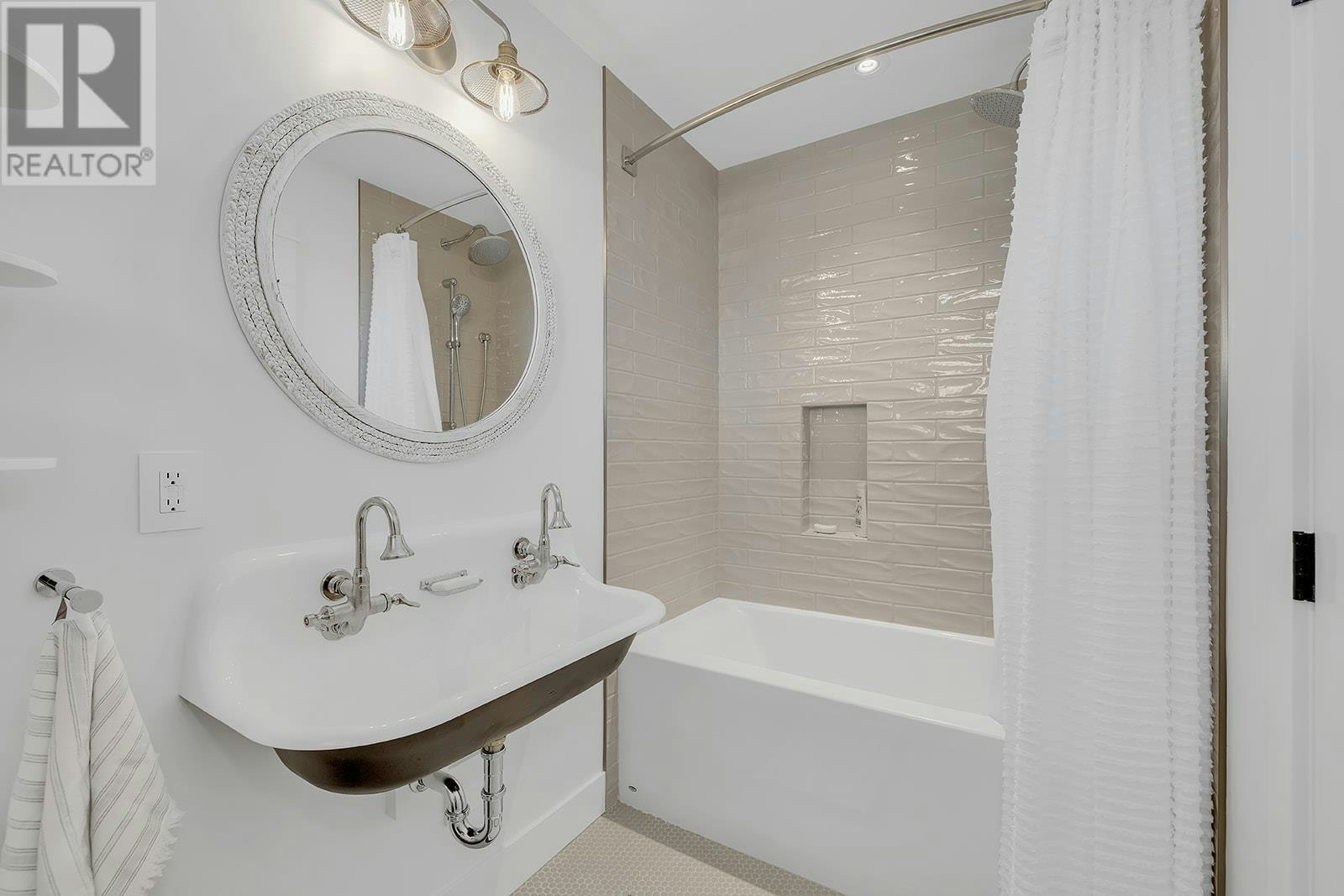 5670 Mountainside Court, Kelowna, BC, V1W 5L5 - 47