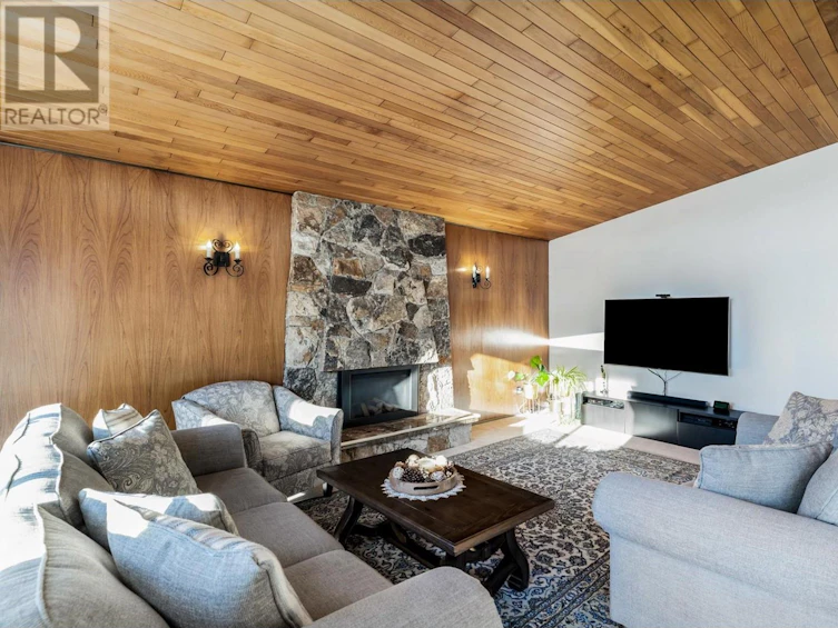 566 East Braemar Road, North Vancouver, BC, V7N 1R3