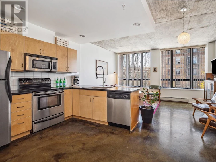 301-919 Station Street, Vancouver, BC, V6A 4L9