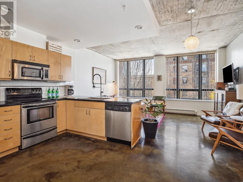 301 - 919 Station Street, Vancouver BC V6A 4L9