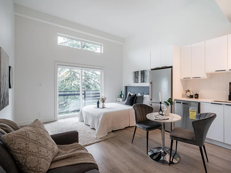 512-10616 132, Surrey, BC, V3T 0T3