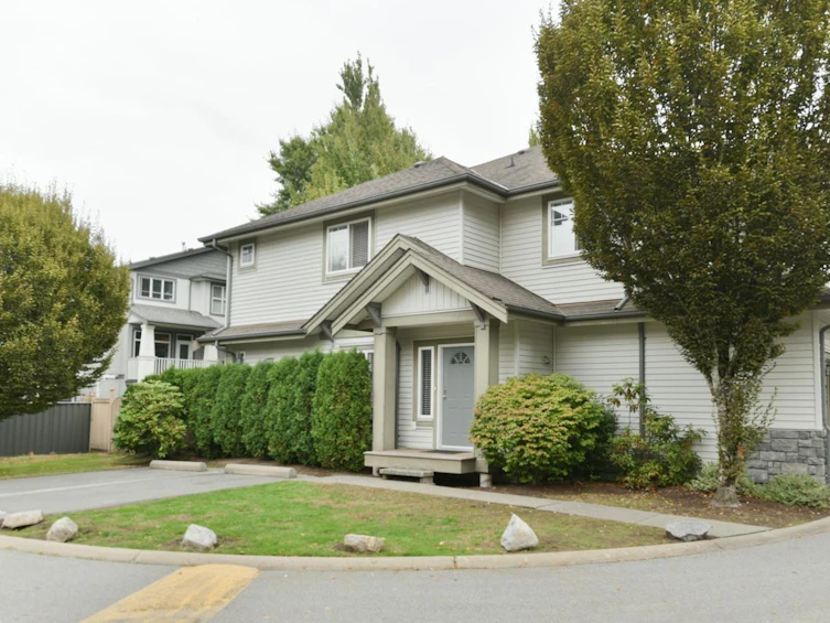 25-14453 72, Surrey, BC, V3S 2E6