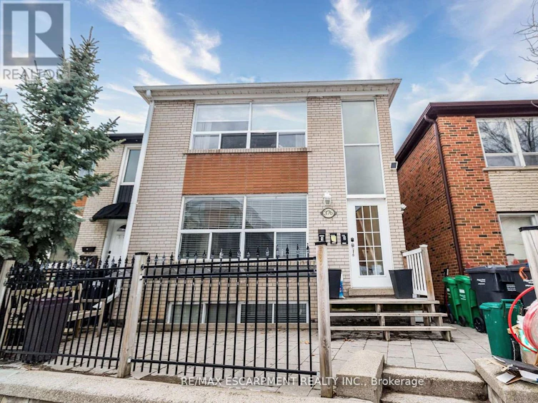 376 Lakeshore Road West, Mississauga, ON, L5H 1H5