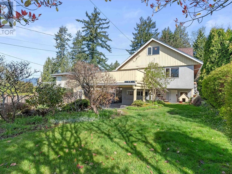 445 E 19th Street, North Vancouver BC V7L 2Z6